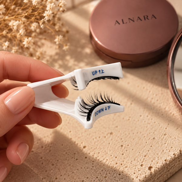 1 · PLACEZ LES CILS SUR L’APPLICATEUR